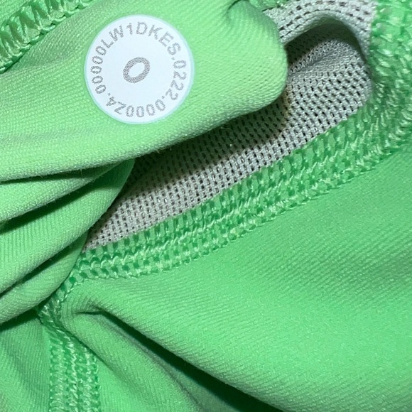 Lululemon Align High-Neck Tank Top
Scream Green Light size 0 good Used condition - Picture 5 of 6